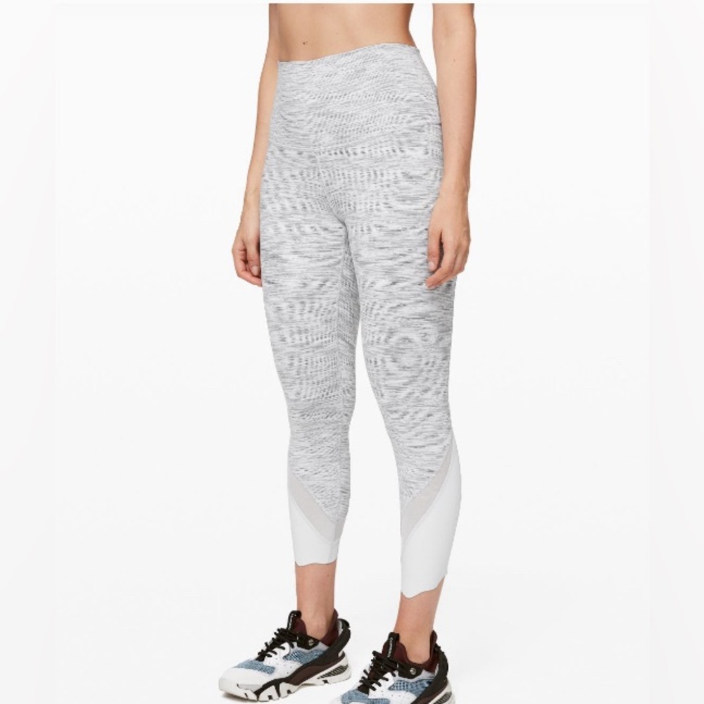 ❌SOLD❌ Lululemon Wunder Under Scalloped Hem Crop 24” *Special Edition Luon